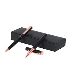 Gavesett med kulepenn og rollerpenn med roségullfarget design