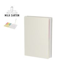 A6 notatbok av resirkulerte melkekartonger med sticky notes og kulepenn