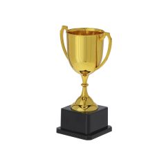 Gylden budsjettpokal med sort base med trykkmulighet