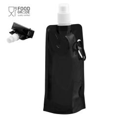 Fleksibel drikkeflaske med sikkerhetslokk og karabinkrok