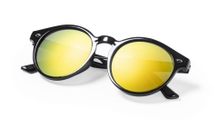 Funky solbriller laget av resirkulert plast RPET og speilreflekskamera