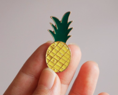 Ananas i kube pin måler 32x15mm