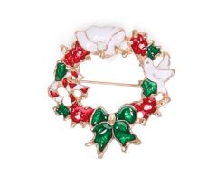 Dekorert julekrans med grønn sløyfe brosje